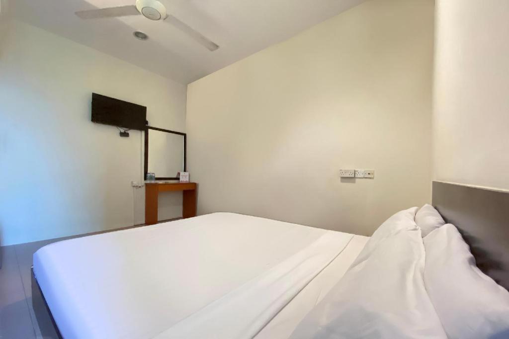 Spot On 89907 Motel Impian Seri Manjung Exterior photo